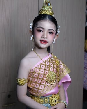 ดูแล หน้า-ผม น้องแสนรัก เป็นตัวแทนนางนพมาศขึ้นเสรี่ยง ค่ะ