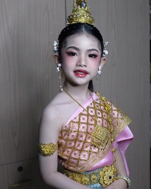 ดูแล หน้า-ผม น้องแสนรัก เป็นตัวแทนนางนพมาศขึ้นเสรี่ยง ค่ะ