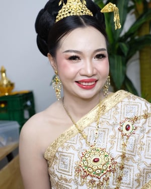 ดูแลคุณย้ง ร่วมขบวนสงกรานต์ ค่ะ