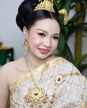 ดูแลคุณย้ง ร่วมขบวนสงกรานต์ ค่ะ