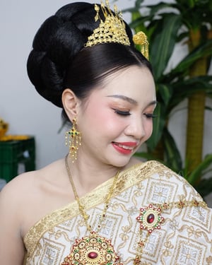 ดูแลคุณย้ง ร่วมขบวนสงกรานต์ ค่ะ