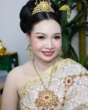 ดูแลคุณย้ง ร่วมขบวนสงกรานต์ ค่ะ