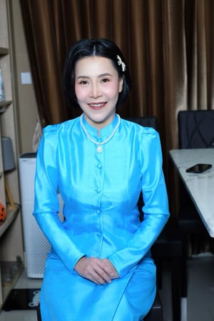 วันนี้ดูแล คุณแม่หมวย เป็นตัวแทนคุณแม่ในงานวันแม่ของโรงเรียน…