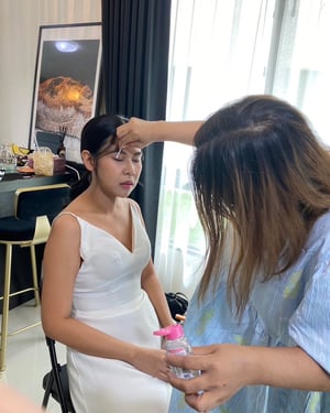 เบื้องหลังการทำงาน พรีเวดดิ้งแบบเริ่ดๆ เราดูแลหน้าผม ทุกลุค…