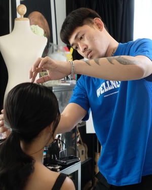 เบื้องหลังการทำงาน พรีเวดดิ้งแบบเริ่ดๆ เราดูแลหน้าผม ทุกลุค…