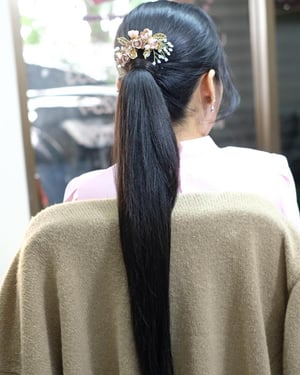 ดูแลหน้า-ผม คุณก้อ รเป็นเพื่อนเจ้าสาว งานแต่งเช้า ในชุดไทยพิ…
