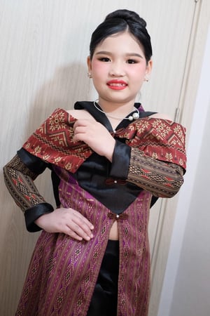 ดูแลหน้าผมน้องเพิร์ล  ไปงานแสดงผ้าไทย