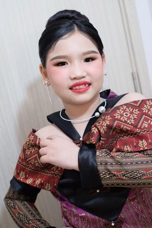 ดูแลหน้าผมน้องเพิร์ล  ไปงานแสดงผ้าไทย