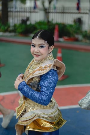 แต่งหน้าเชียร์หรีดเดอร์ น้องเอมมี่ค่า
