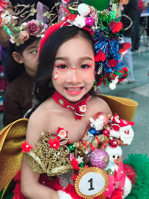 น้องเอญ่า กับงานประกวดวันคริสมาสตร์ ที่