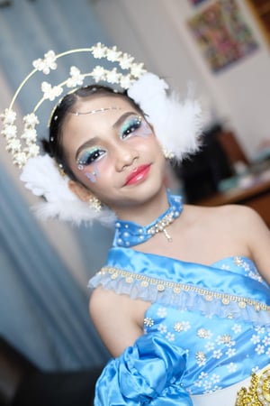 วันนี้กีฬาสีสีฟ้าค่ะ แต่งหน้าทำผมน้อง ริ…