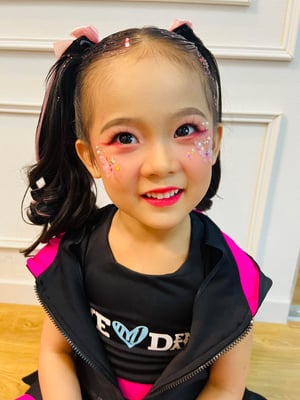 น้องของขวัญ มีการแสดงเต้นวันนี้ค่า งานนี…