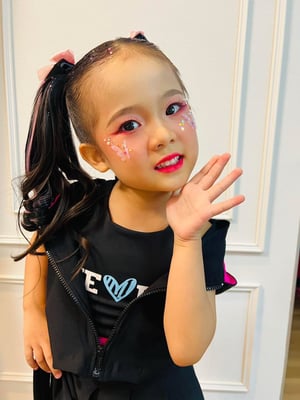 น้องของขวัญ มีการแสดงเต้นวันนี้ค่า งานนี…