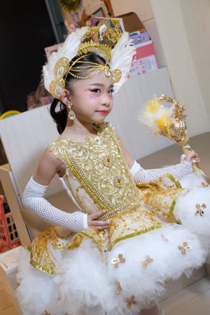 ดรัมเมเยอร์คนสวย เสกสวยให้น้องไปเดินนำขบ…