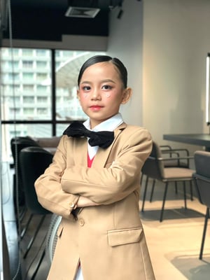 แต่งหน้า-ทำผม น้องเชอลีน แสดงละครที่ตึก…