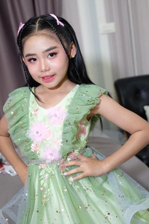 สาวน้อยคนสวย น้องไออุ่น