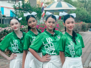 เสิร์ฟๆๆ สาวเชียร์หรีดเดอร์ โรงเรียนเซนต…