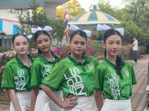 เสิร์ฟๆๆ สาวเชียร์หรีดเดอร์ โรงเรียนเซนต…