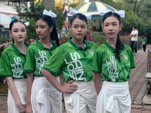 เสิร์ฟๆๆ สาวเชียร์หรีดเดอร์ โรงเรียนเซนต…