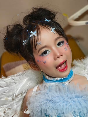 แต่งหน้าน้องลินิน ไปถือป้ายในงานกีฬาสีขอ…